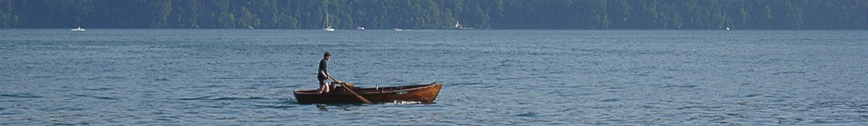 Foto mit Fischerboot auf dem See